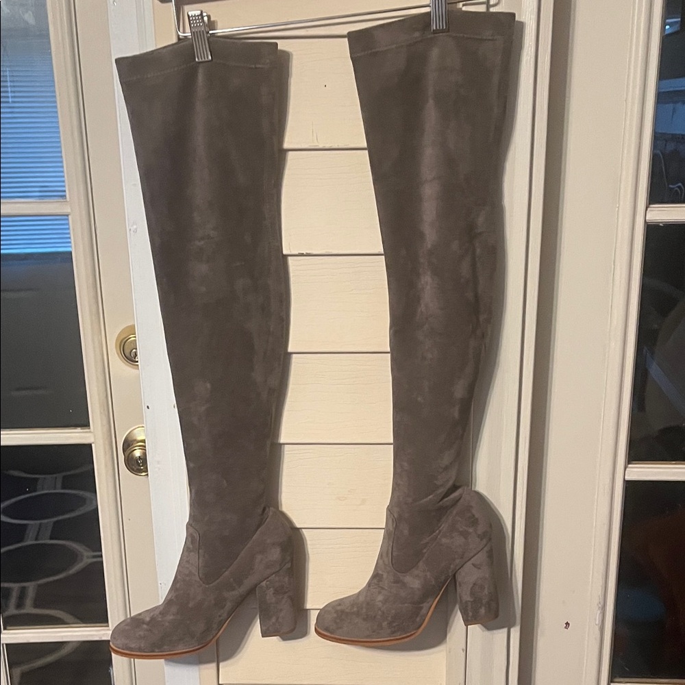 Pull on boots